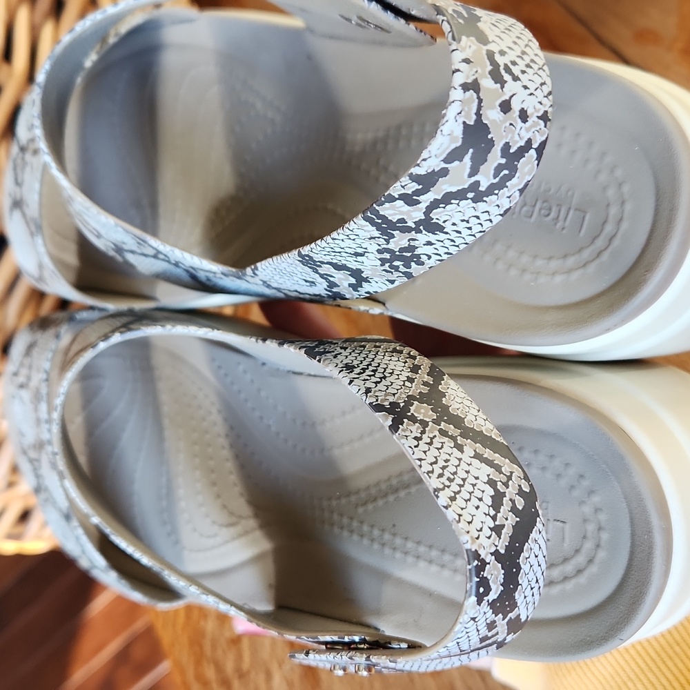 CROCS sz 9 LiteRide Brooklyn Sandals Python - image 10